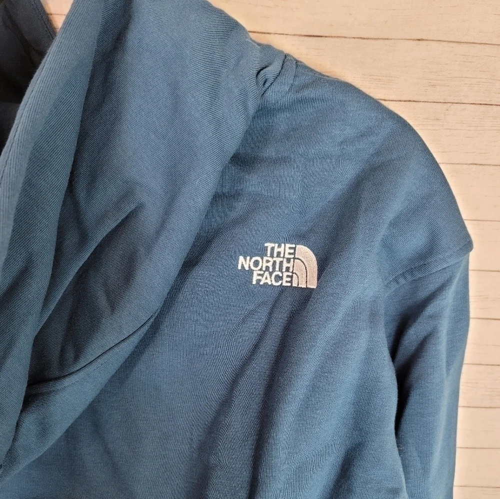 The North Face Essential Hoodie in Montery Blue, sz Medium